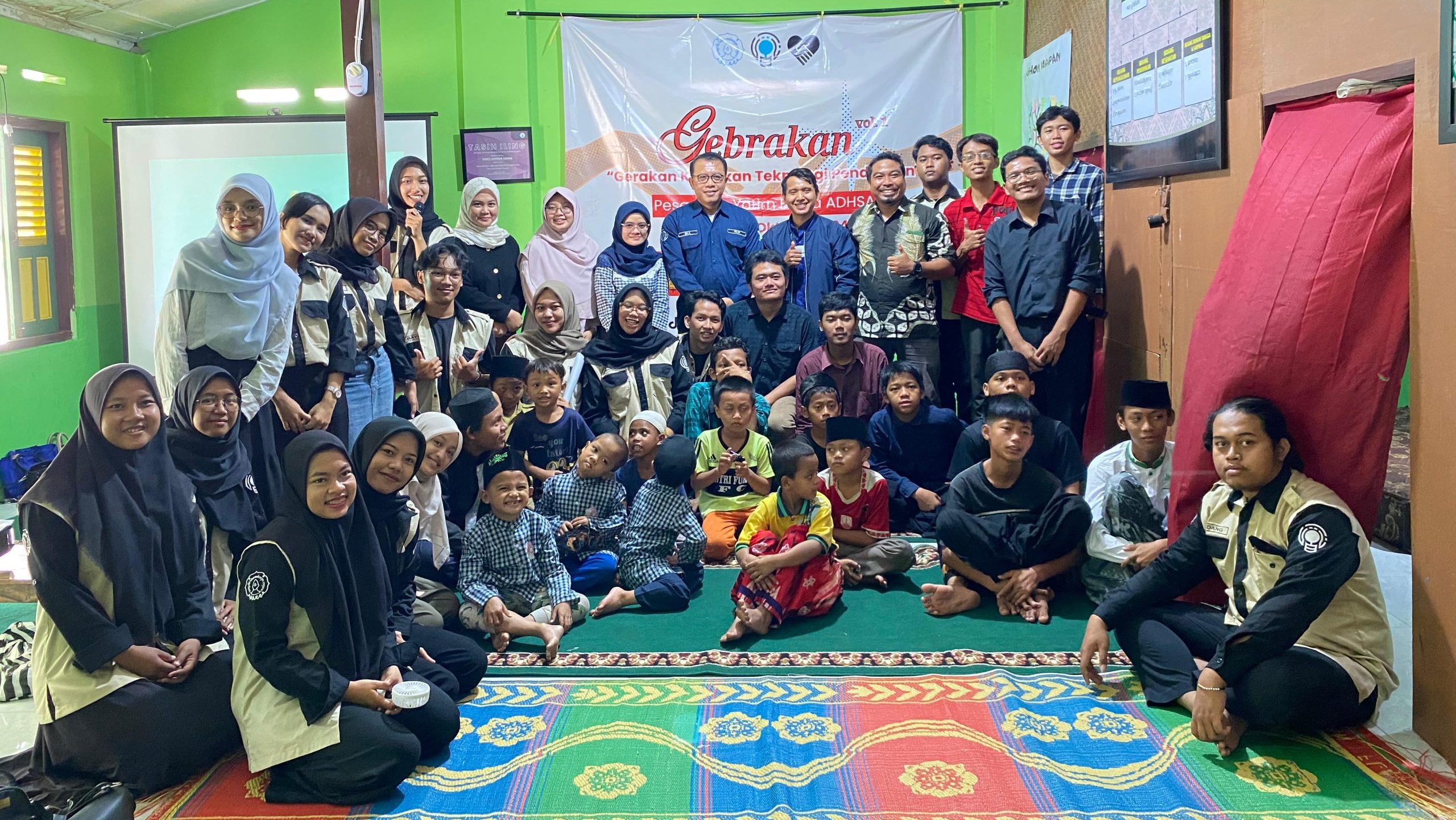 GEBRAKAN: Gerakan Kebaikan Teknologi Pendidikan di Pesantren Yatim ADHSA