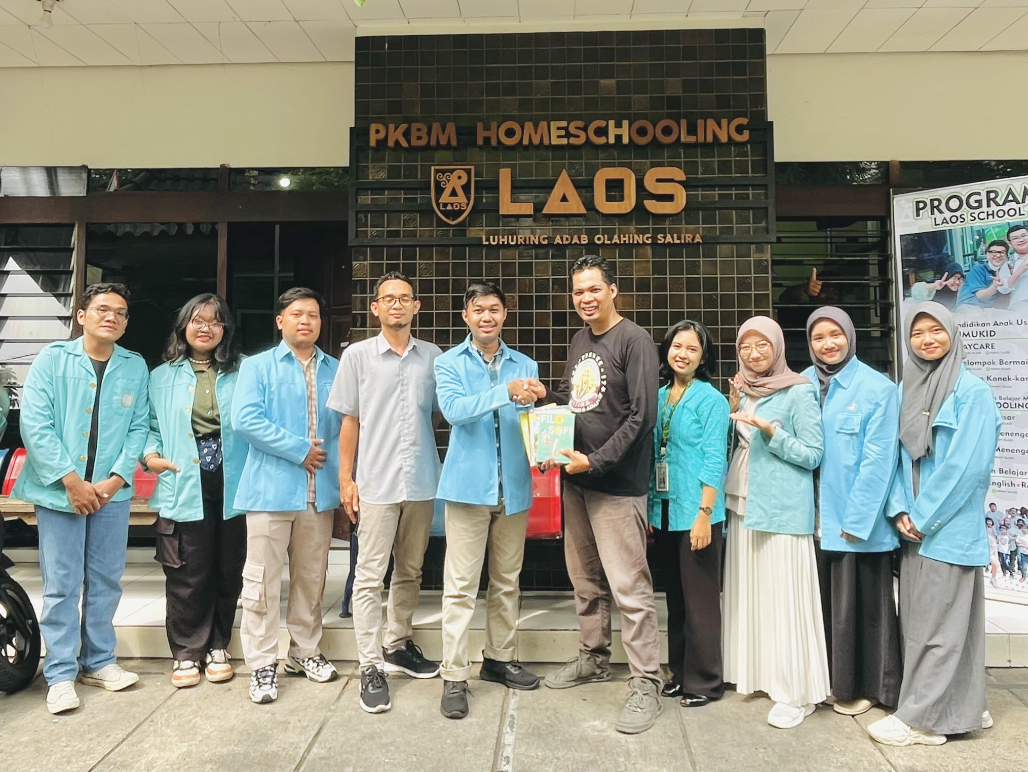 Gandeng PK-237 LPDP, Mahasiswa S1 dan S2 Teknologi Pendidikan UNS Adakan Donasi Buku ke TBM Mafia Buku Surakarta