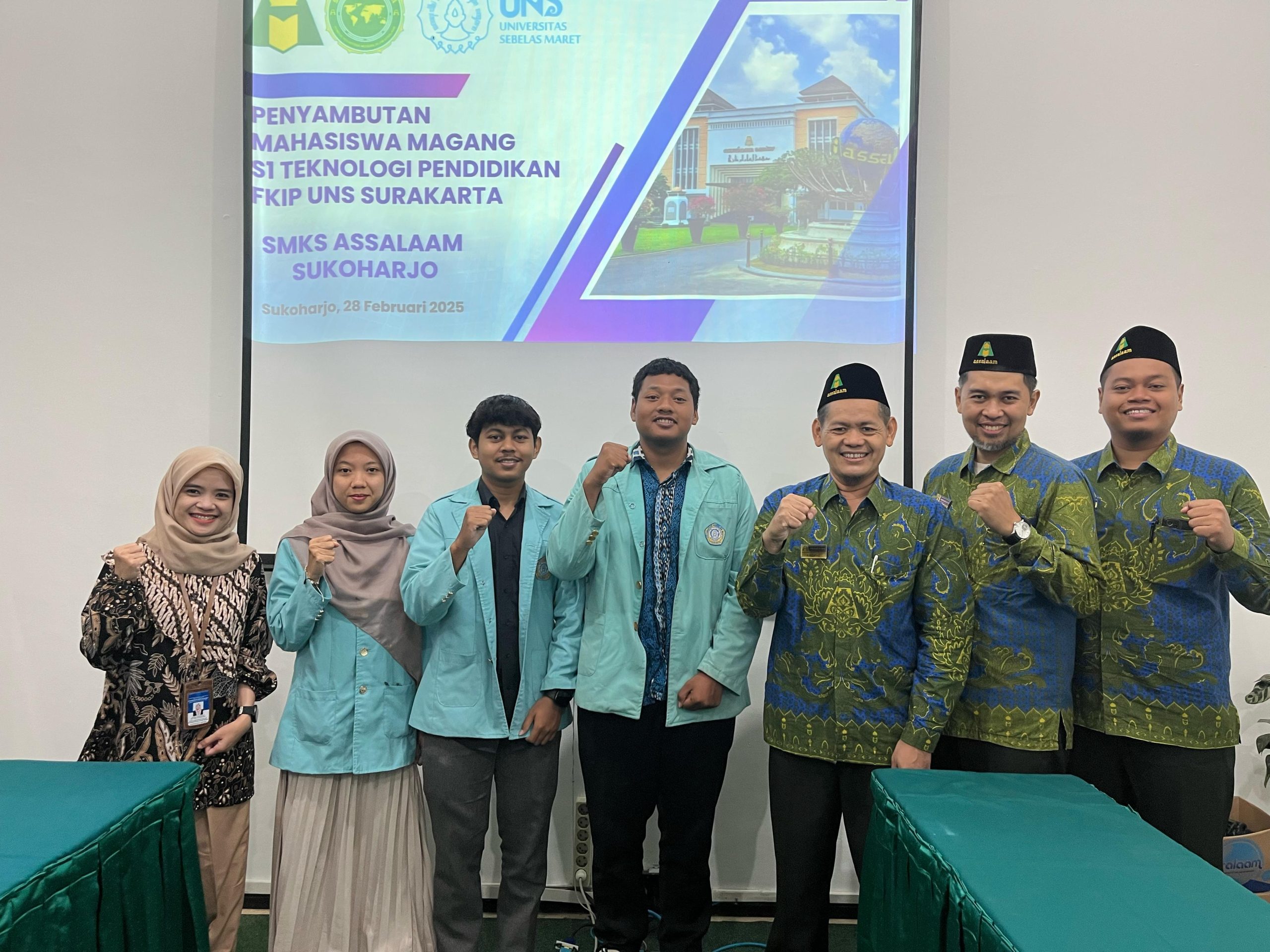 Penyerahan Tim Pertama Mahasiswa Magang S1 Teknologi Pendidikan FKIP UNS di SMKS Assalam Sukoharjo