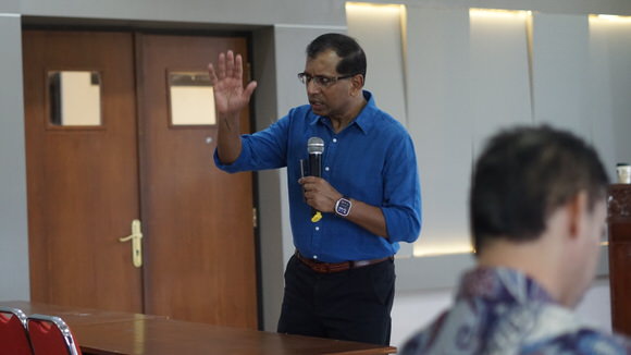 S1 Teknologi Pendidikan UNS Gelar International Guest Lecture “AI & Academic Writing” Bersama Pakar Monash University