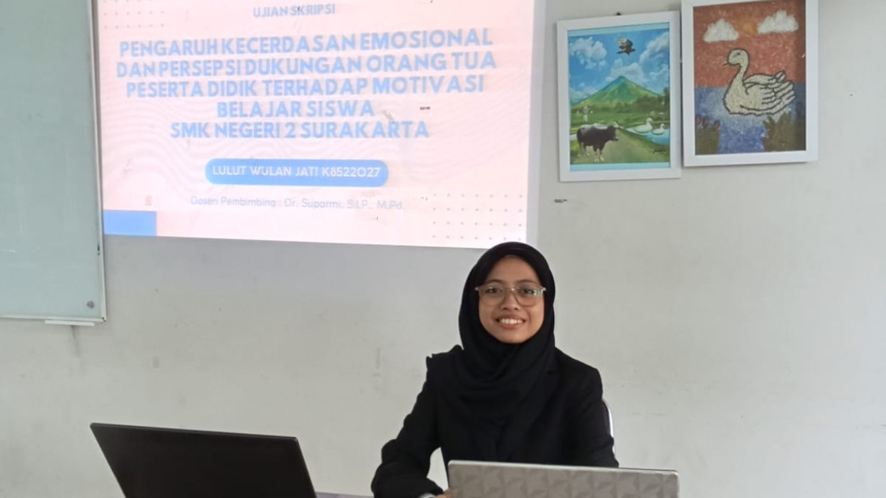 Cetak Sejarah, Lulut Wulan Jati Jadi Lulusan Pertama Prodi Teknologi Pendidikan FKIP UNS